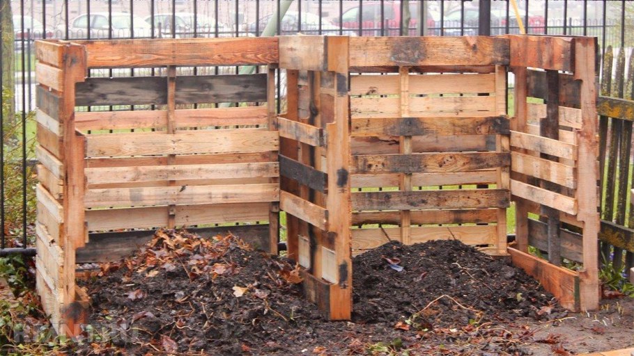 Компостная яма из паллет