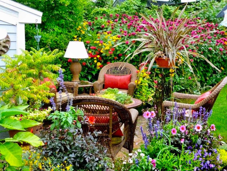 Украшение садового участка