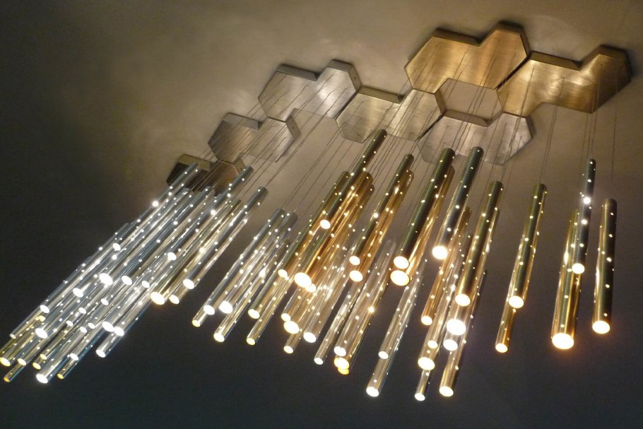Люстра из стеклянных трубок