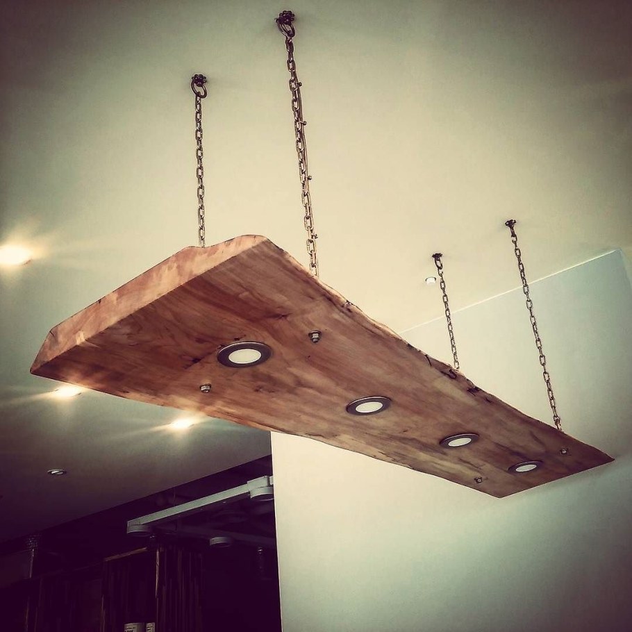 Светильник из дерева