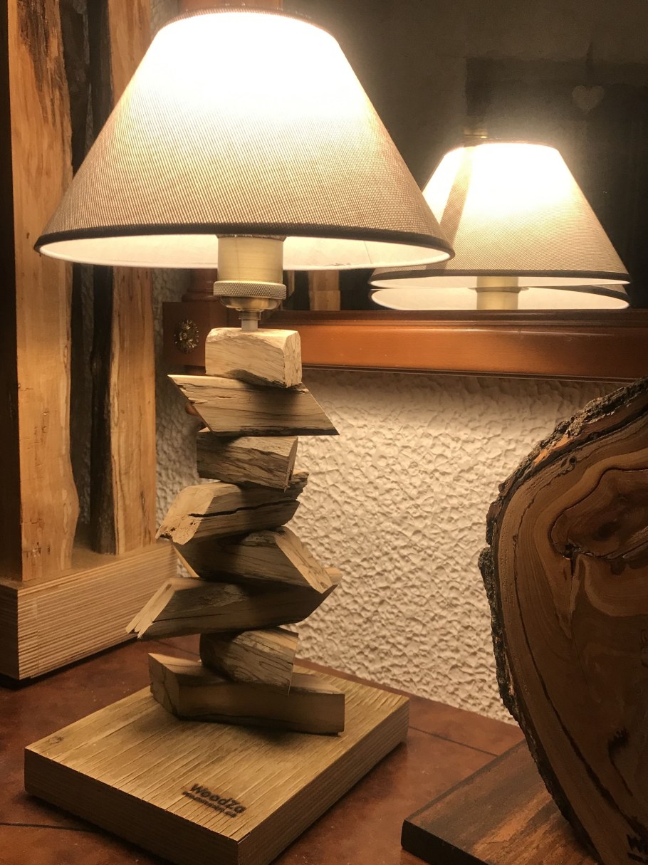 Светильник из дерева