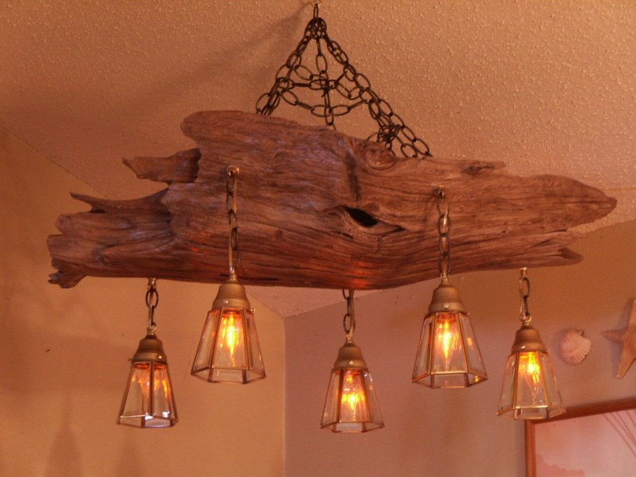 Светильник из дерева