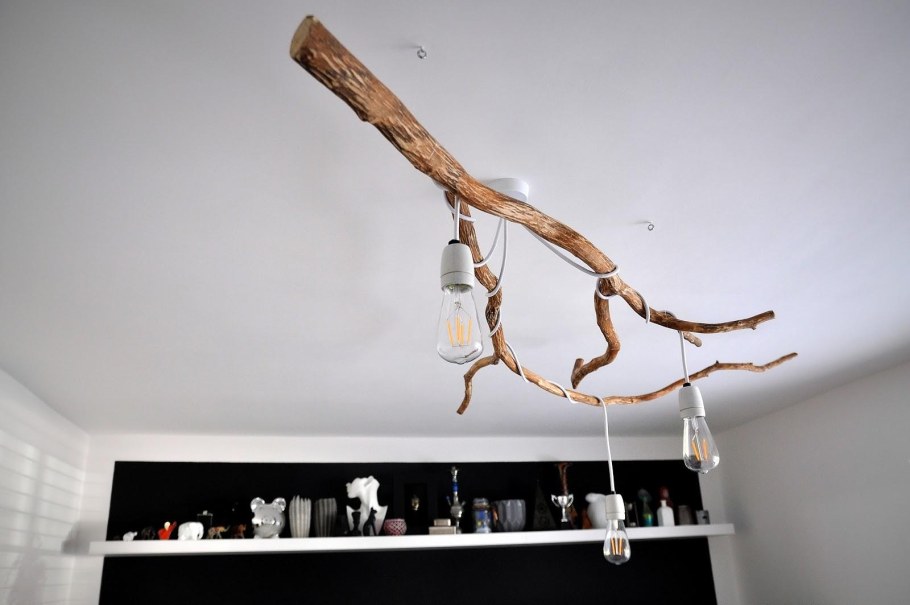 Люстра из веток