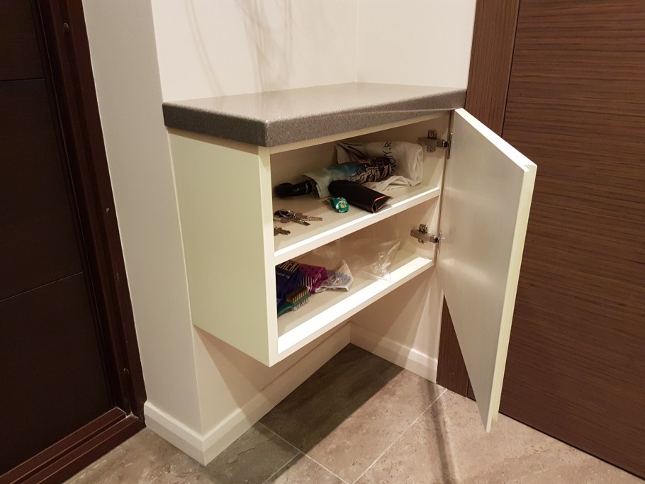 Тумбочки навесные в прихожую