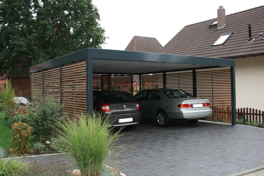 Навес перед домом для машины