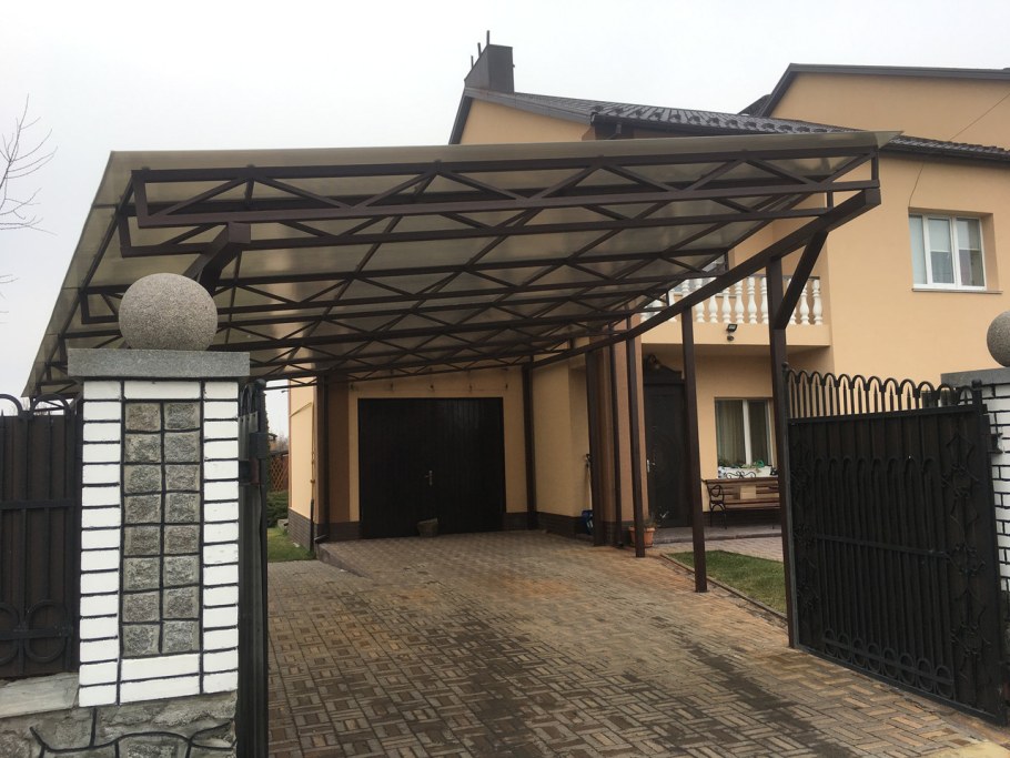 Навес перед домом