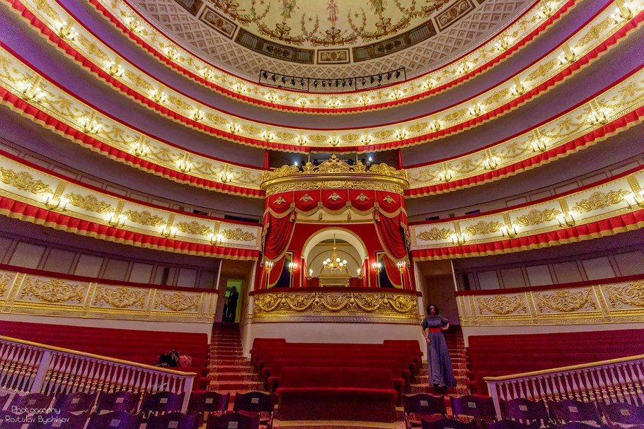 Александрийский театр в Санкт-Петербурге сцена