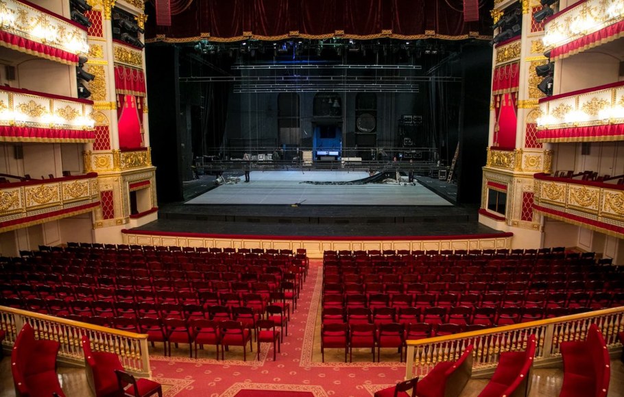 Александринский театр сцена