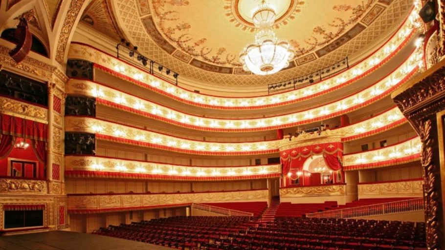Александрийский театр зал места за креслами