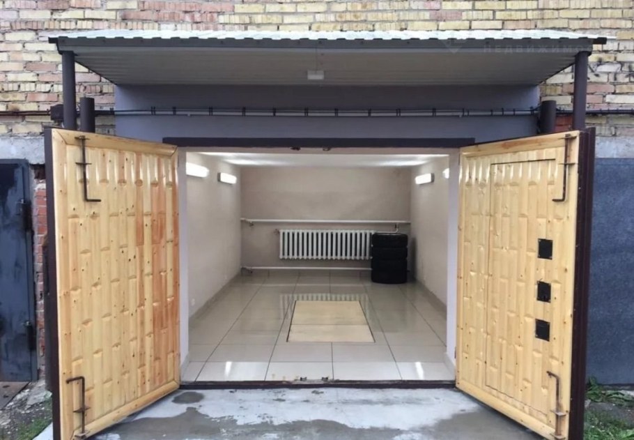 Металлический гараж внутри