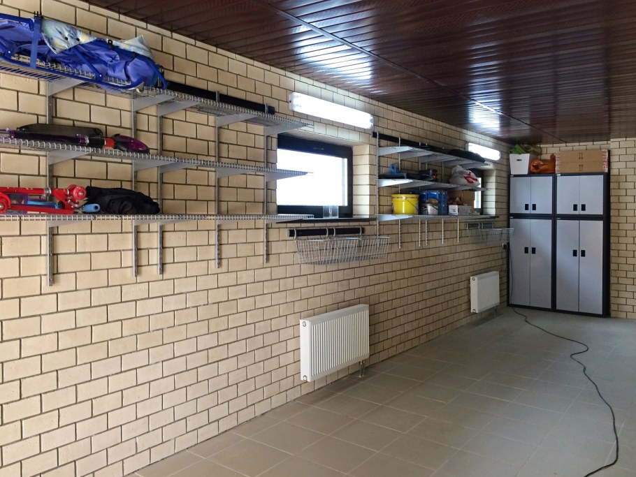 Отделка гаража внутри