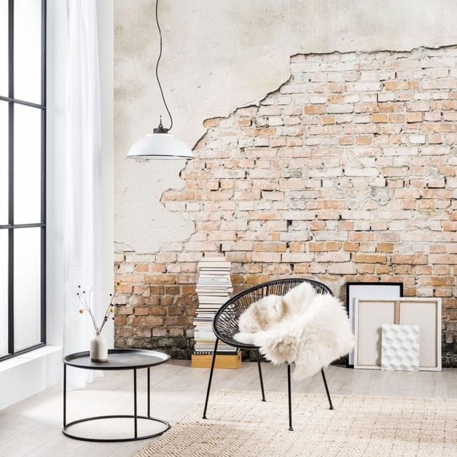 Кирпичная стена в интерьере