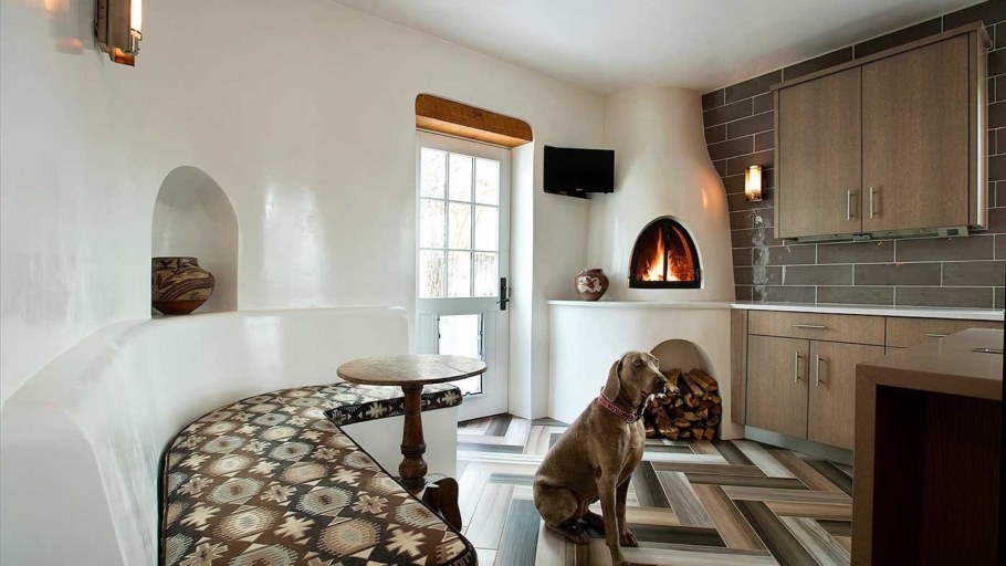 Печка лежанка в современном интерьере