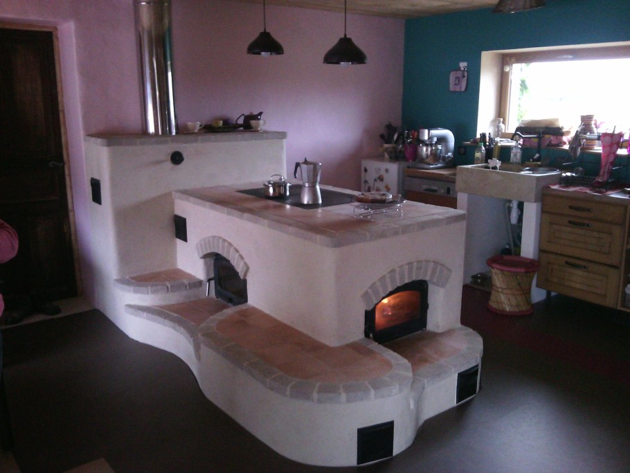 Глинобитная печь с лежанкой