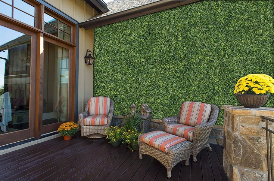 Искусственный газон на террасе