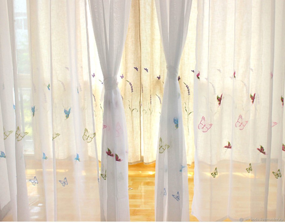 Тюль с бабочками