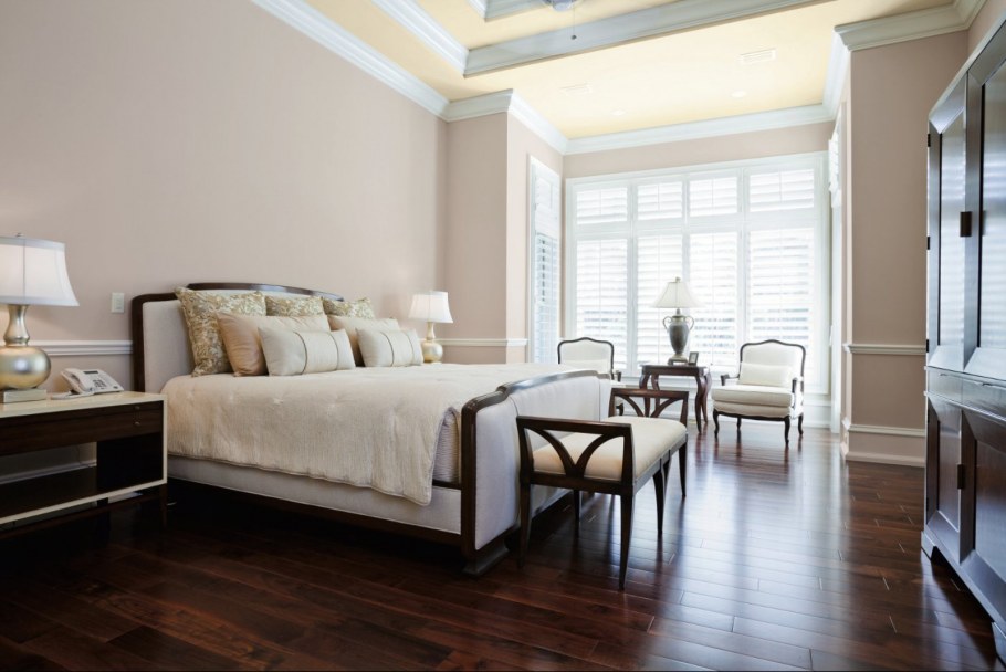 Бежевая стена