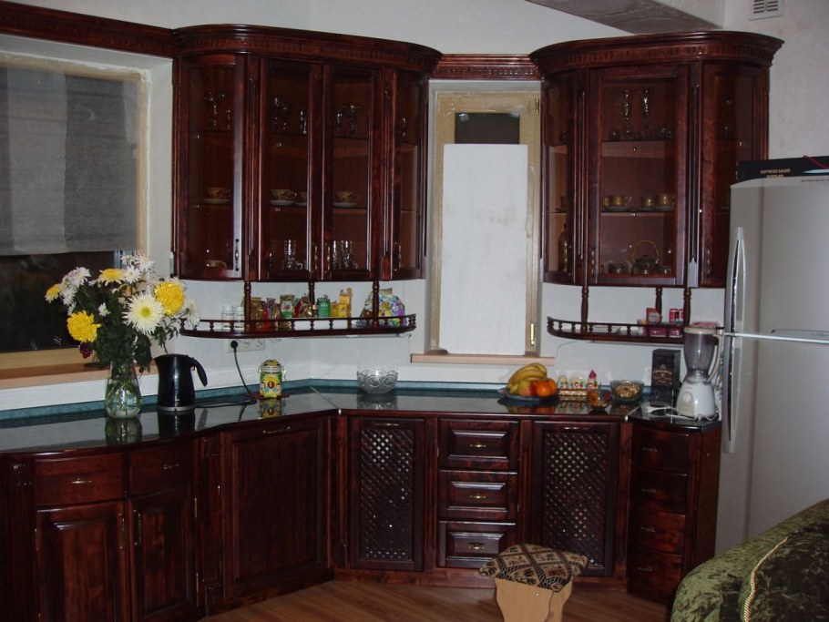 Кухонный гарнитур красное дерево