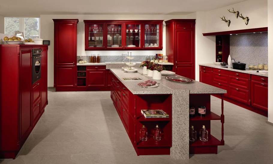 Красные кухни