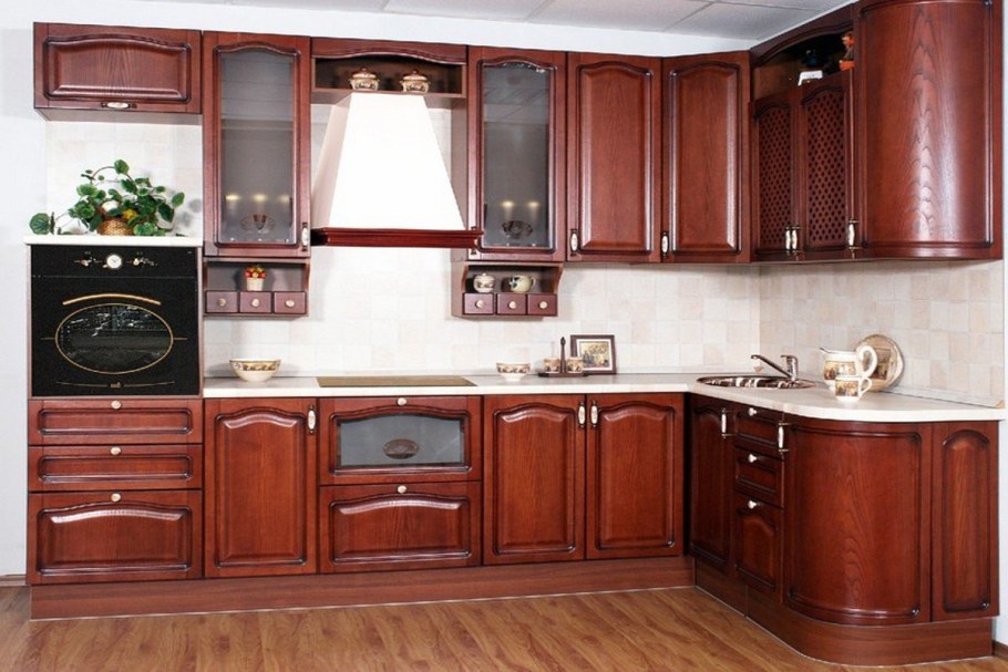 Кухонный гарнитур из красного дерева