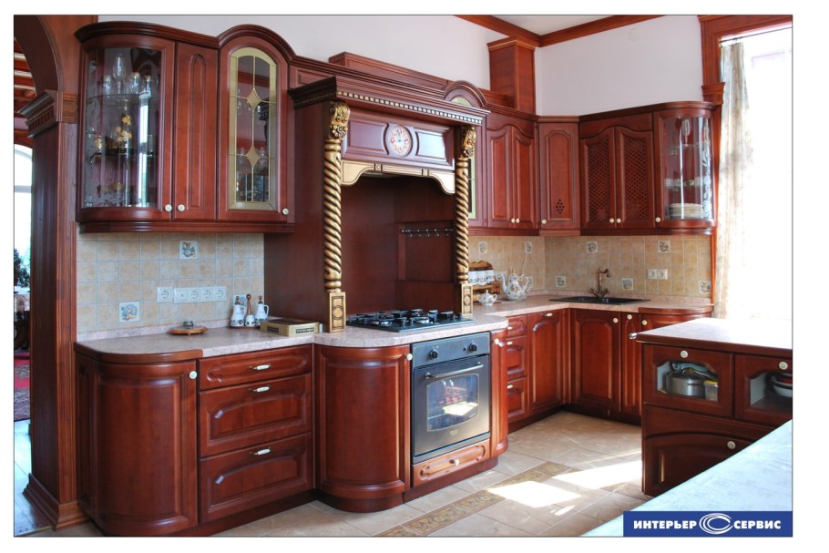 Кухня под красное дерево