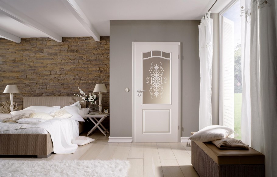 Белые межкомнатные двери в интерьере