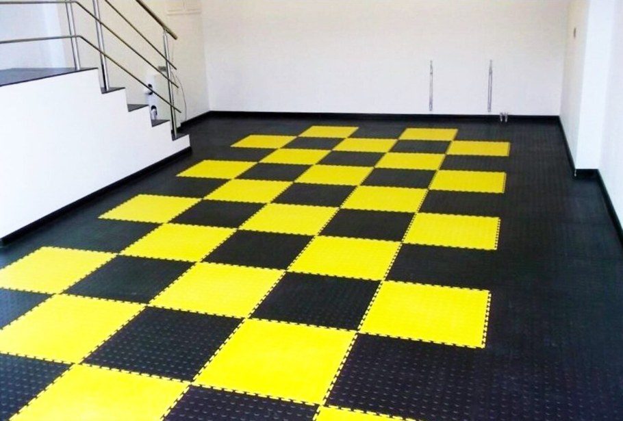 ПВХ плитка для гаража