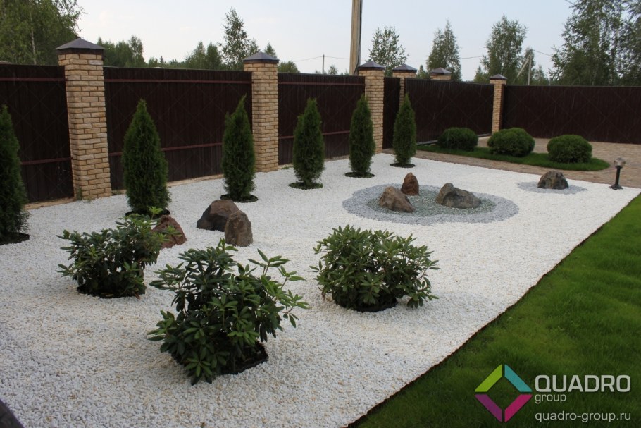 Мраморная крошка в ландшафте