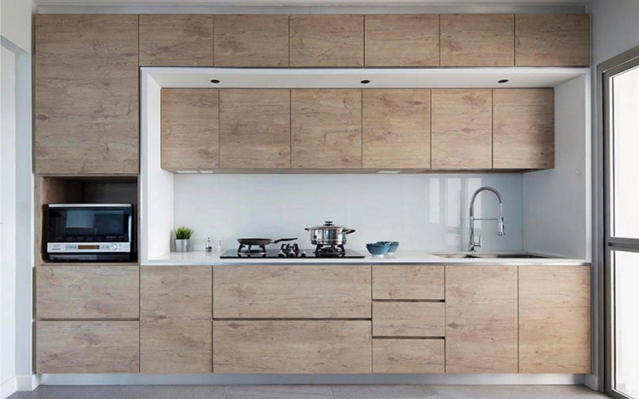 Современная кухня под дерево