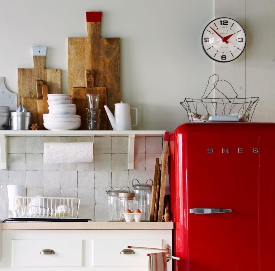 Холодильник Смег ретро красный интерьер