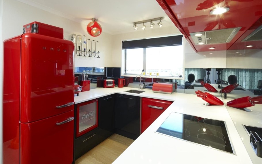 Холодильник Смег красный