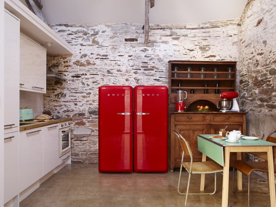 Холодильник Смег красный