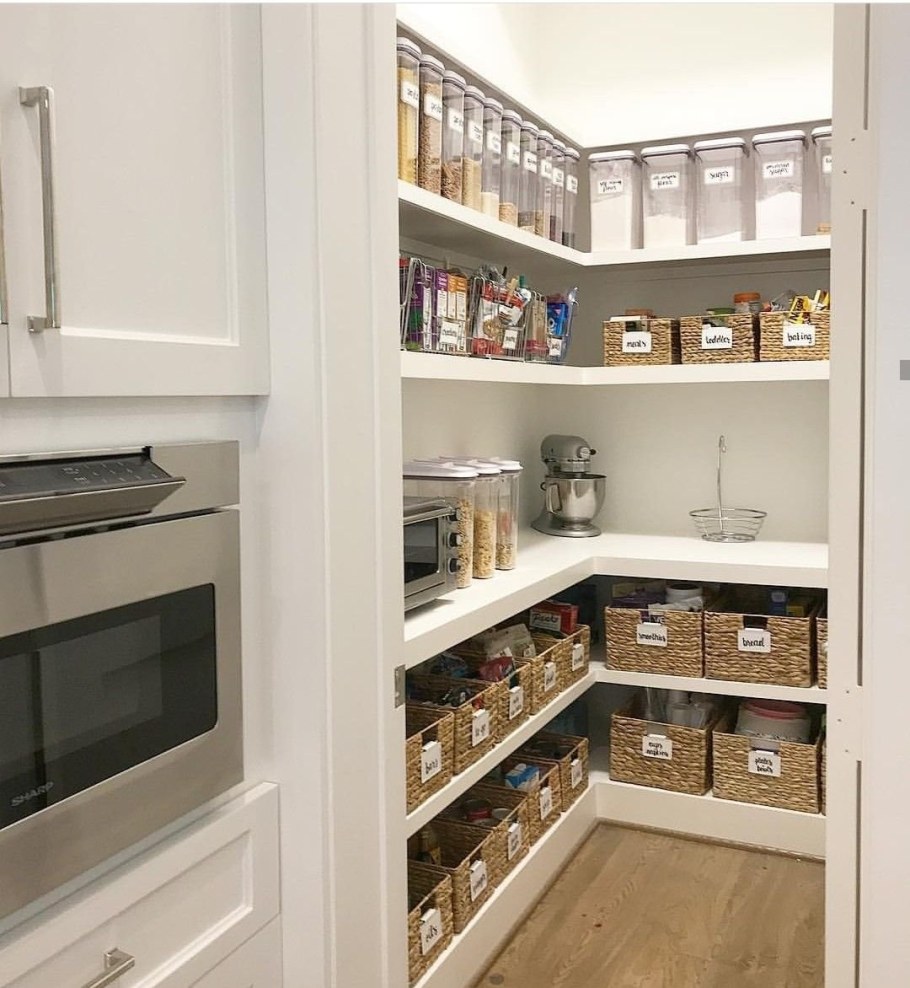 Кладовая на кухне в частном доме