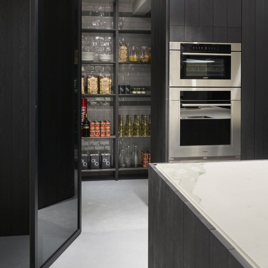 Кладовка на кухне в частном доме