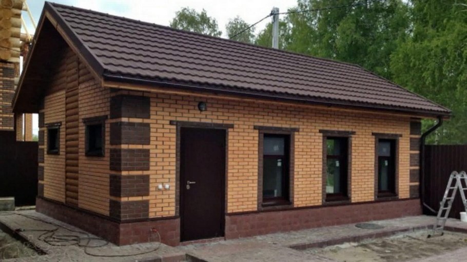 Красивый сарай из кирпича