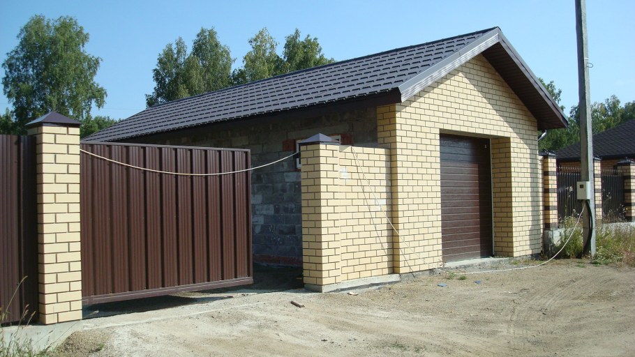 Баня из кирпича с гаражом