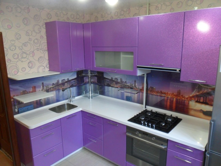 Кухонный гарнитур фиолетовый
