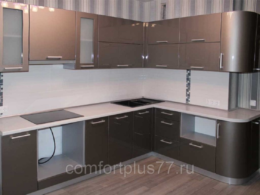 Кухонный гарнитур углом