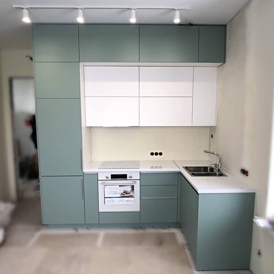 Однототонная кухня эмаль матовая в кухню 5 квадратов фото