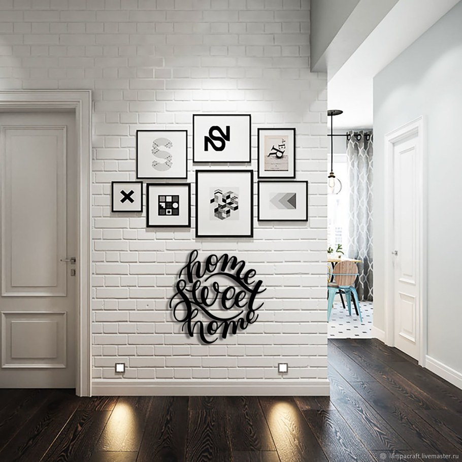 Декор стены в коридоре