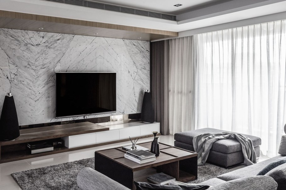 Гостиная с мраморной стеной