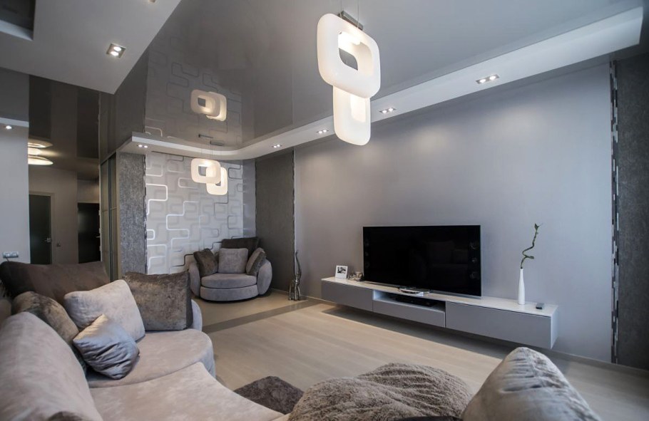 Серый глянцевый потолок