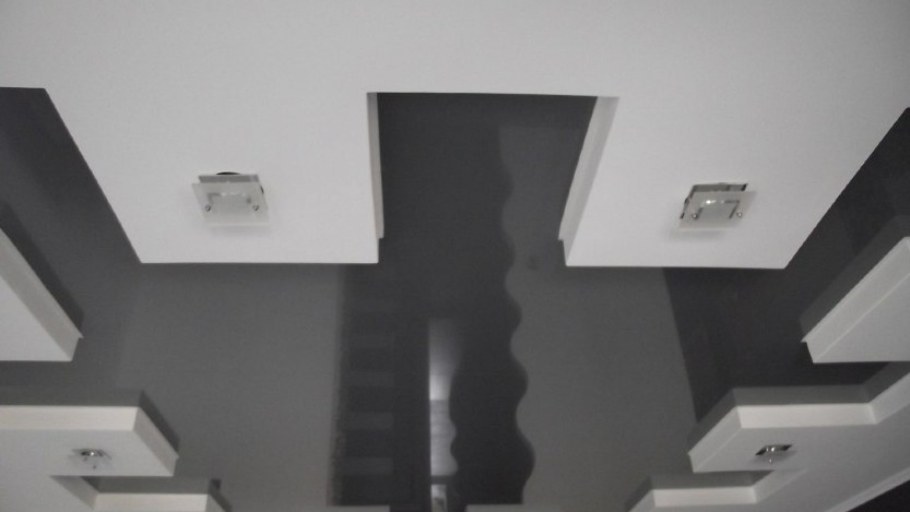 Серый матовый натяжной потолок