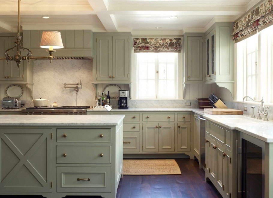 Кухня в стиле Кантри оливкового цвета