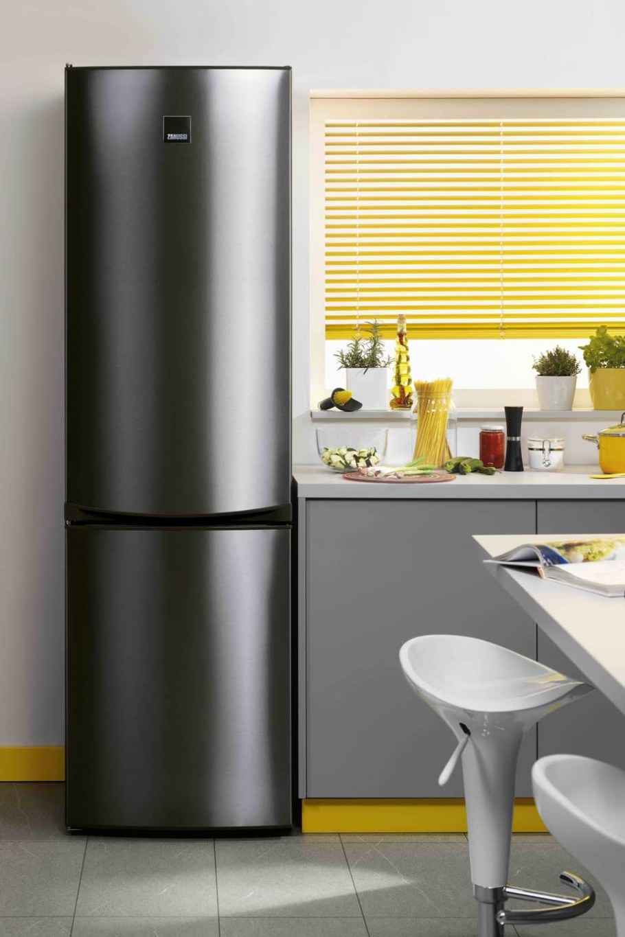 Холодильник в интерьере