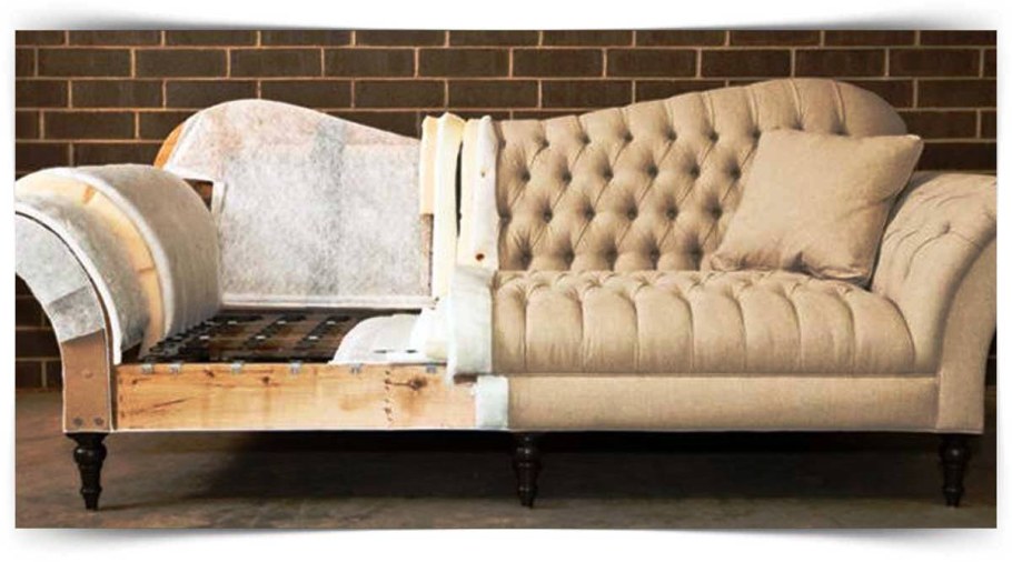 Рваный диван