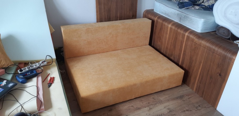 Боковушка для дивана из дерева