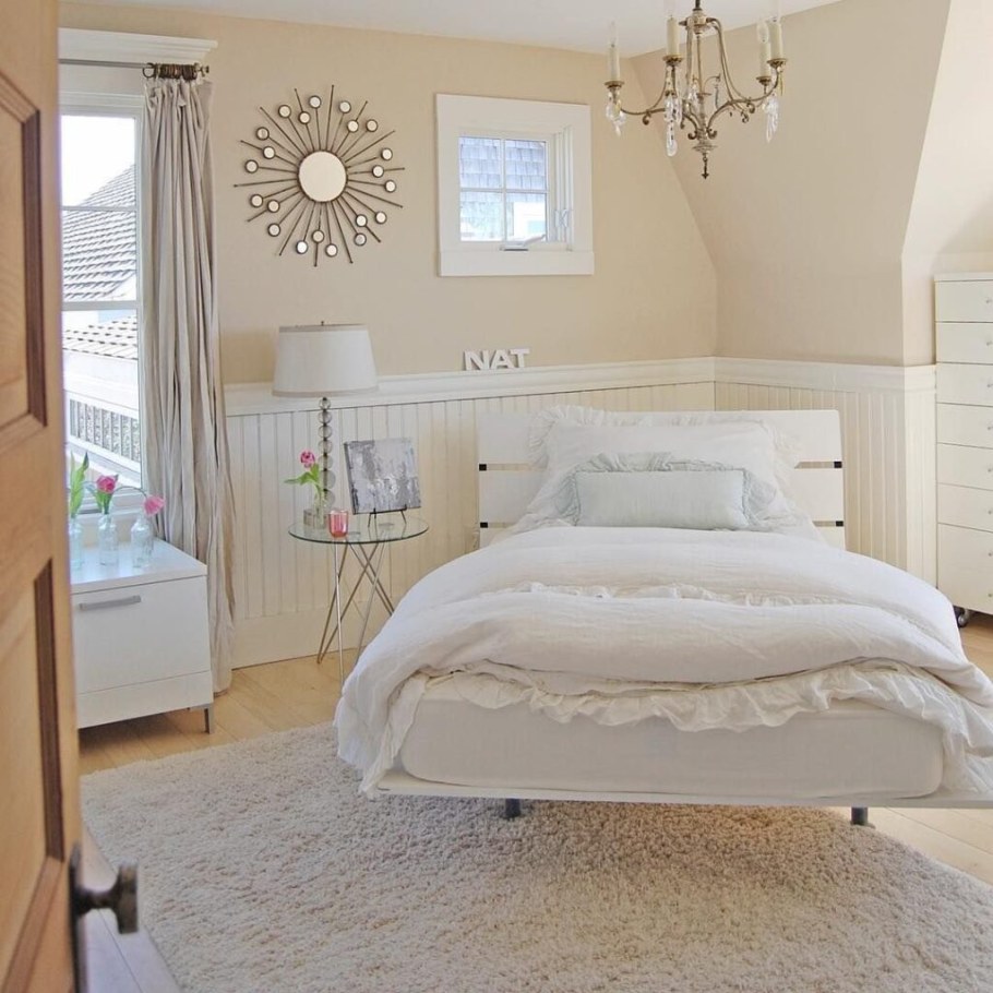 Комната в кремовых тонах