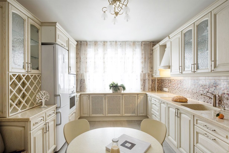 Кухня в классическом стиле светлая