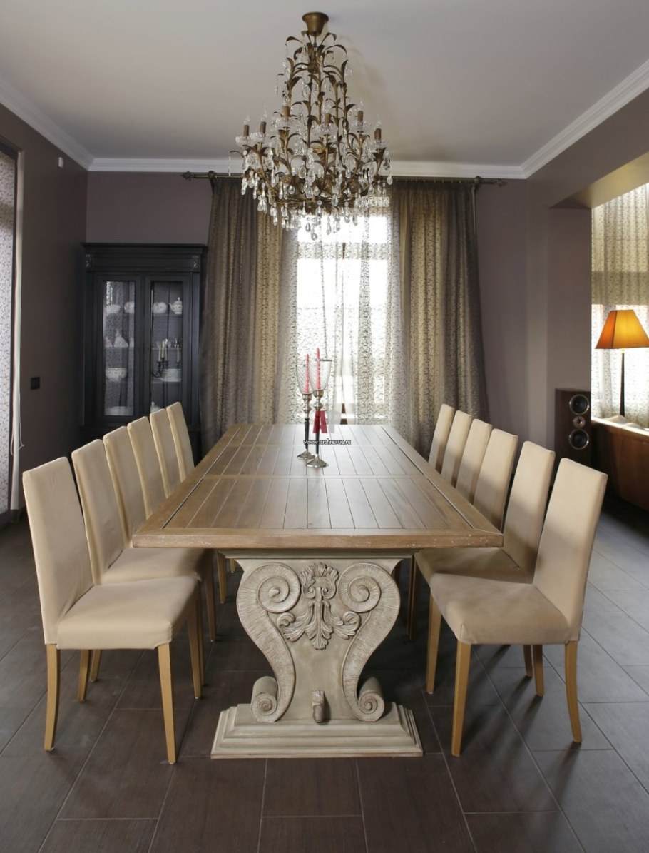 Гостиная с большим столом